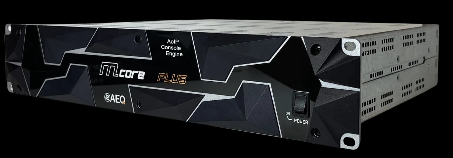 M_CORE PLUS front panel