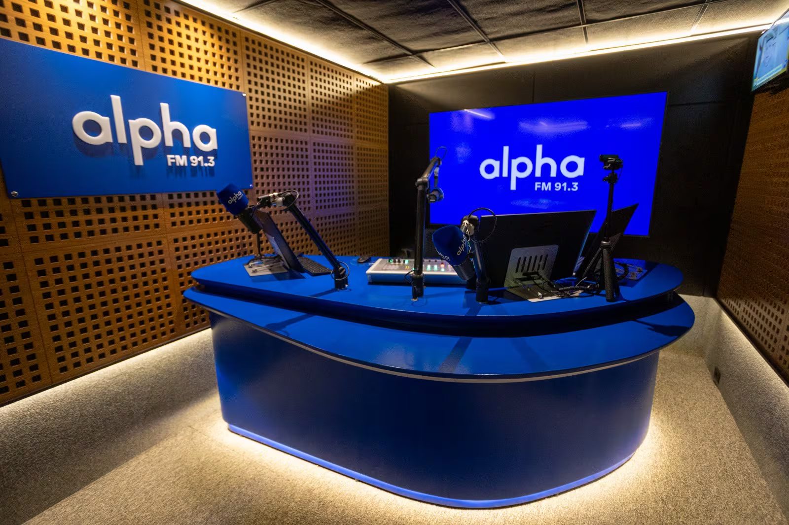 aeq-nota-de-prensa-florianopolis-radio-alpha-1